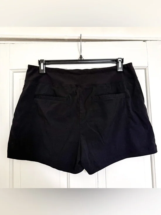 Athleta Trekkie North Mid Rise Short - Picture 6 of 9